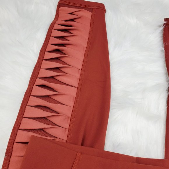 NWT Athleta Red Salutation Twist 7/8 Leggings - Picture 7 of 8
